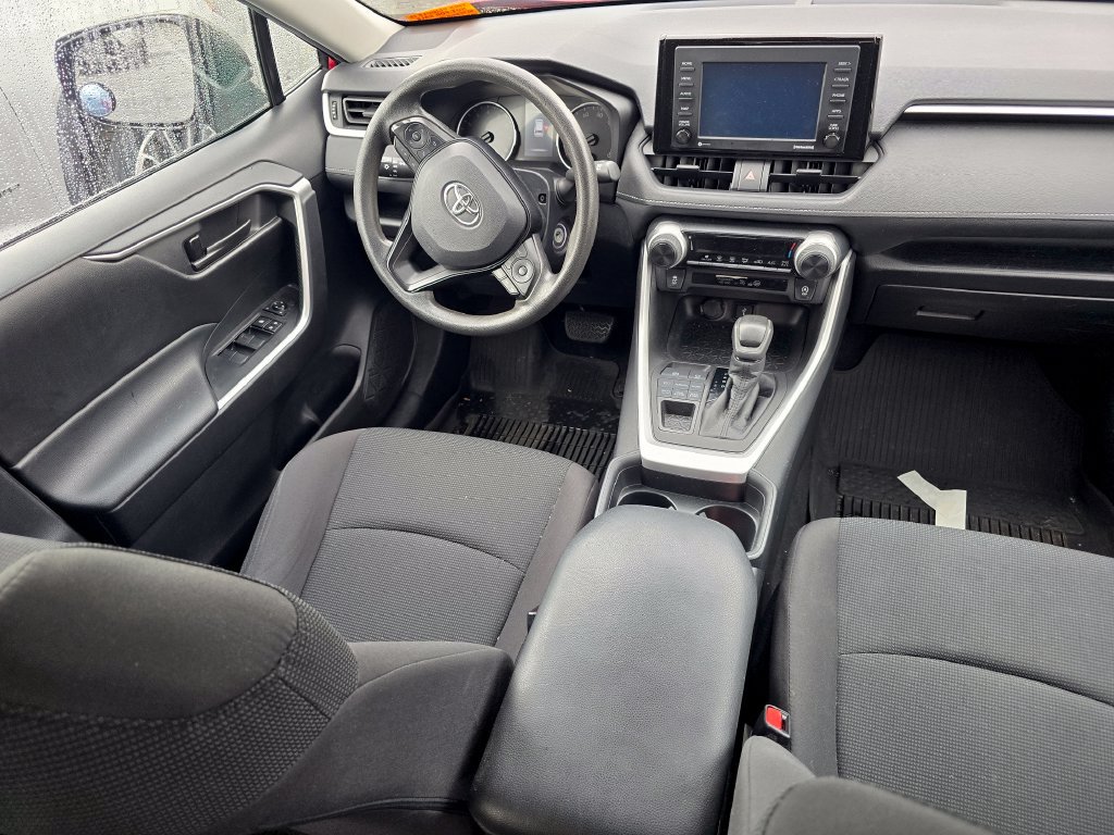 Used 2021 Toyota RAV4 LE AWD/4WD image 15
