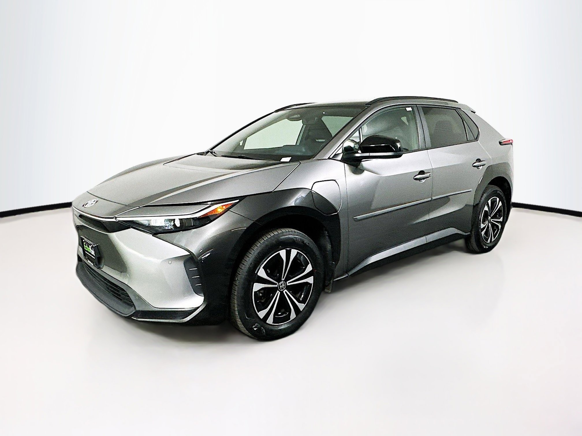 Used 2023 Toyota bZ4X XLE AWD/4WD image 3