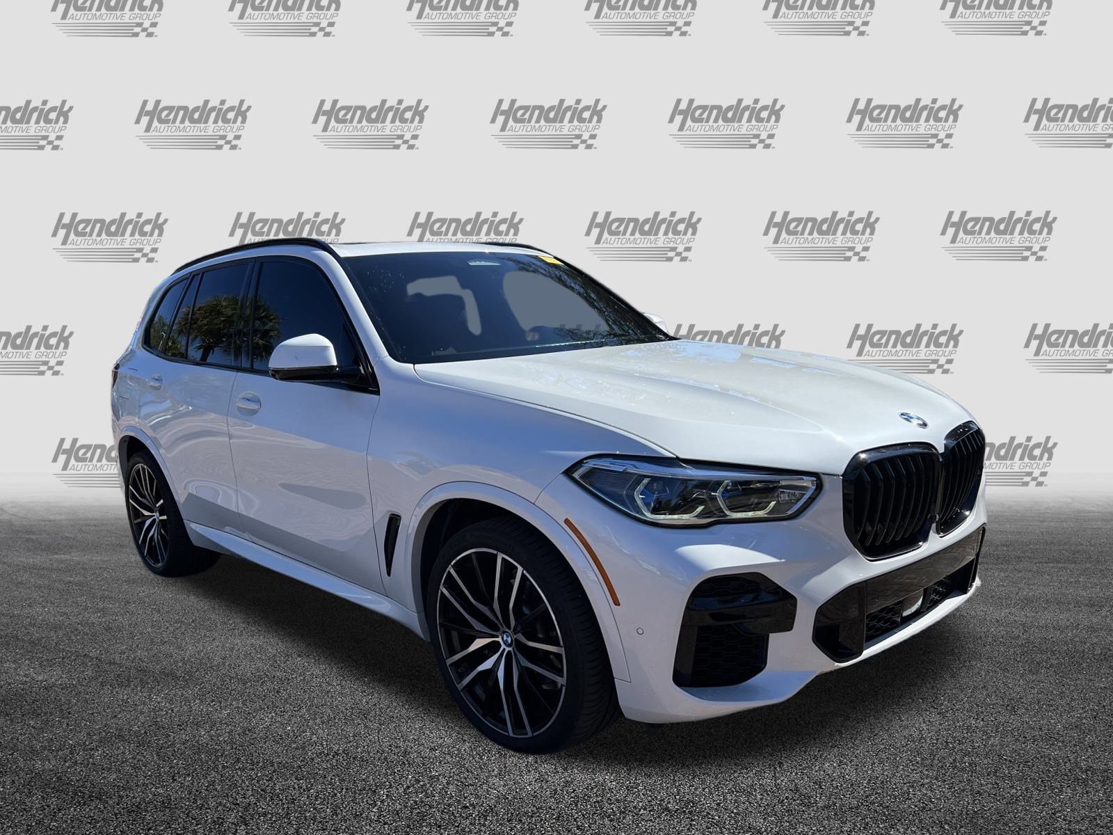 Certified 2022 BMW X5 sDrive40i w/ M Sport Package image 2