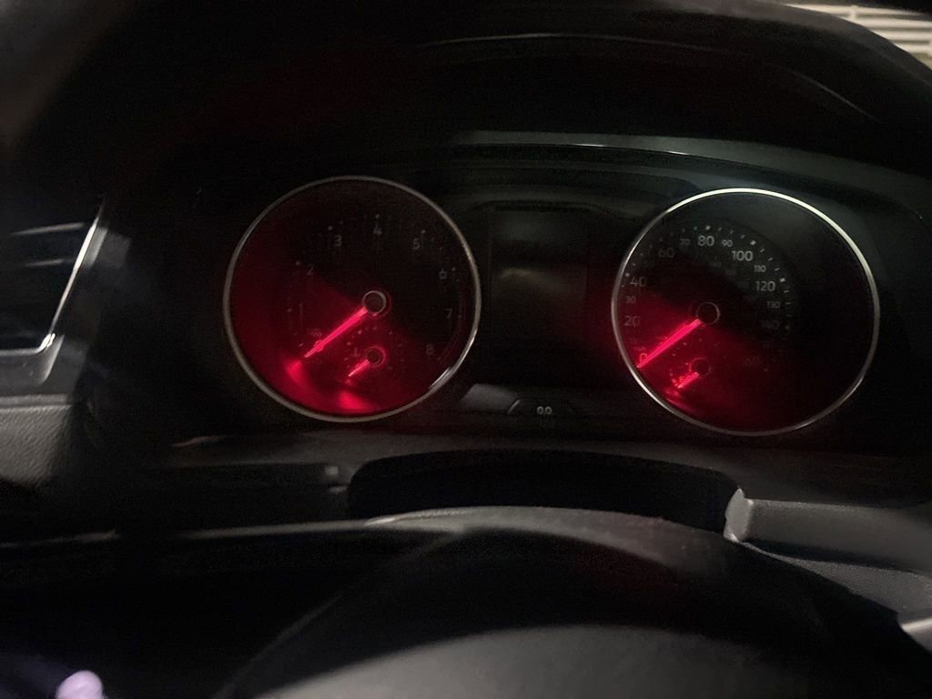 Used 2019 Volkswagen Tiguan SE image 12