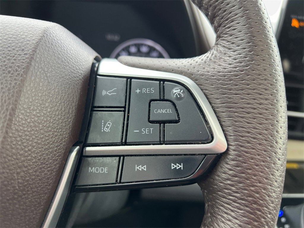 Used 2023 Toyota Sienna Platinum image 24