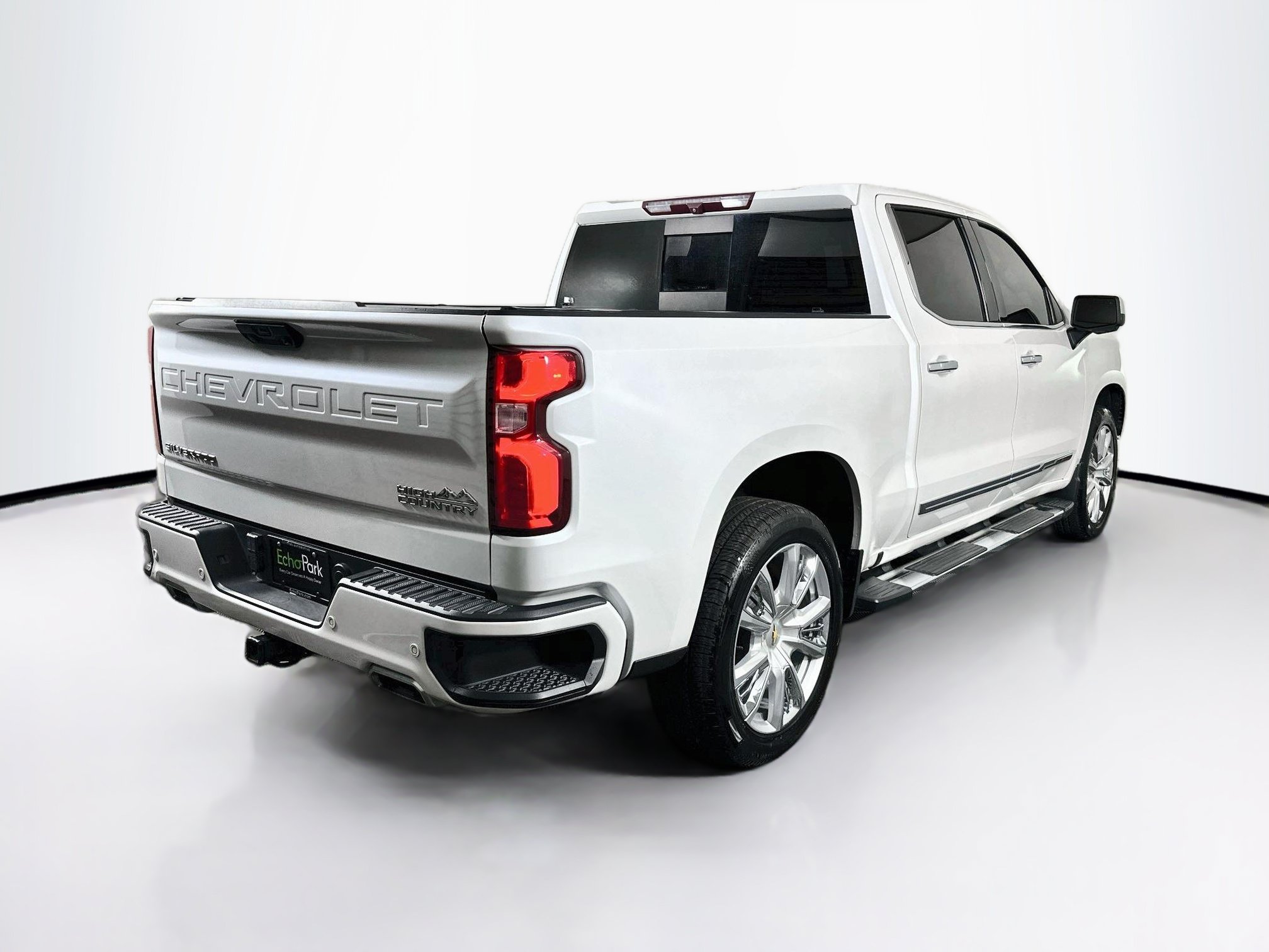 Used 2022 Chevrolet Silverado 1500 High Country w/ High Country Premium Package AWD/4WD image 9