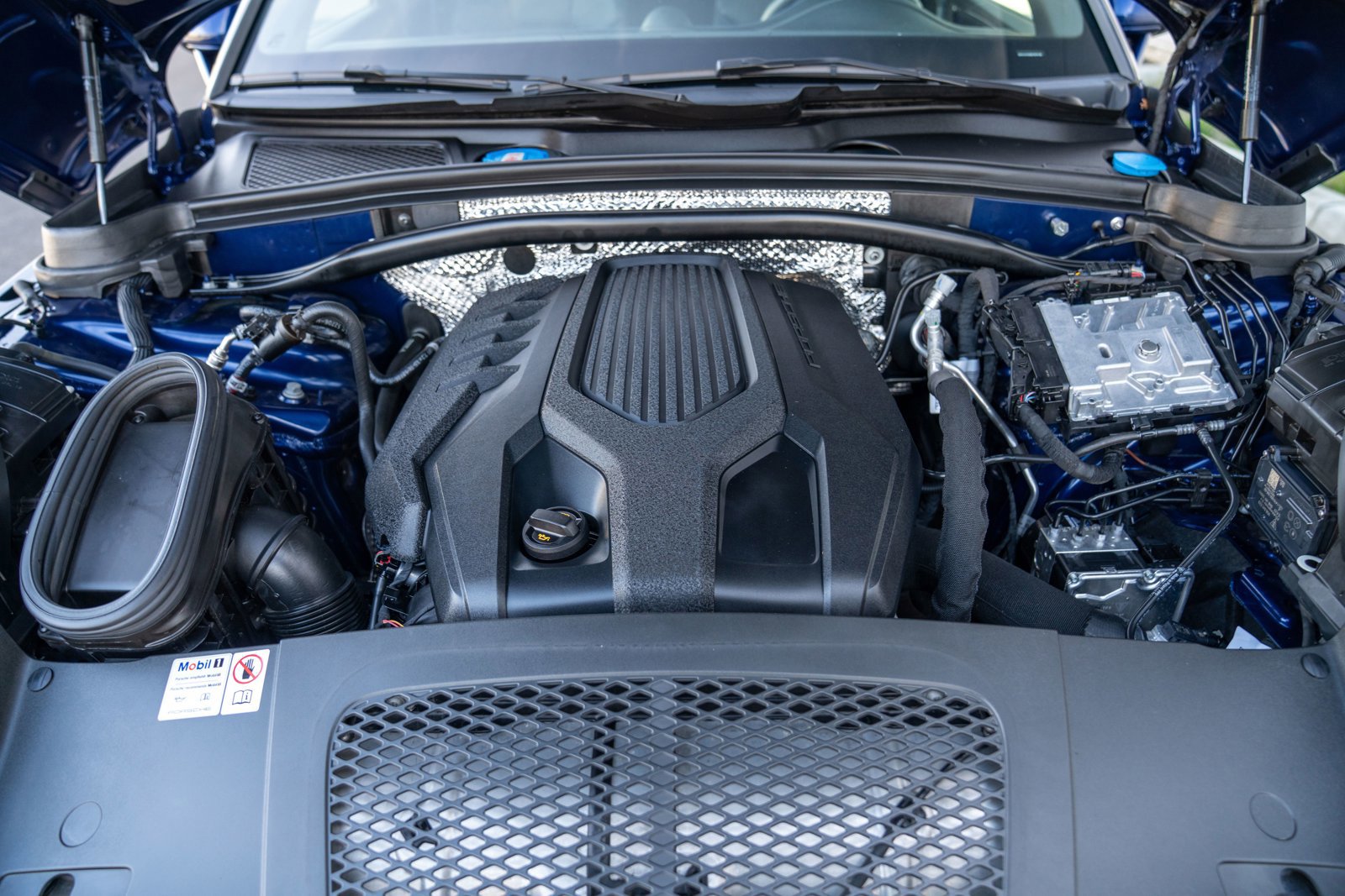 Certified 2024 Porsche Macan image 29