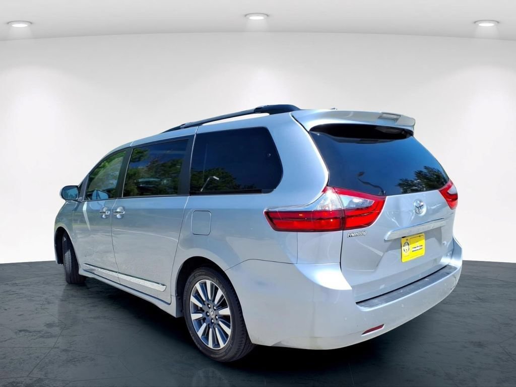 Used 2020 Toyota Sienna Limited Premium FWD image 9