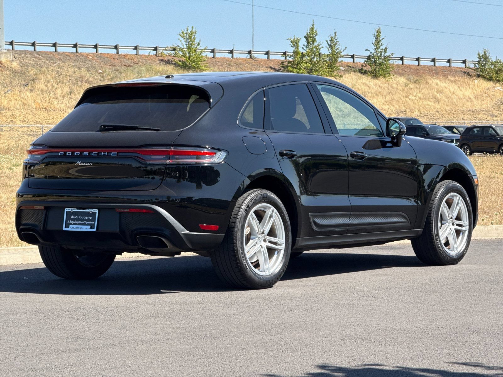 Used 2024 Porsche Macan w/ Premium Plus Package AWD/4WD image 3