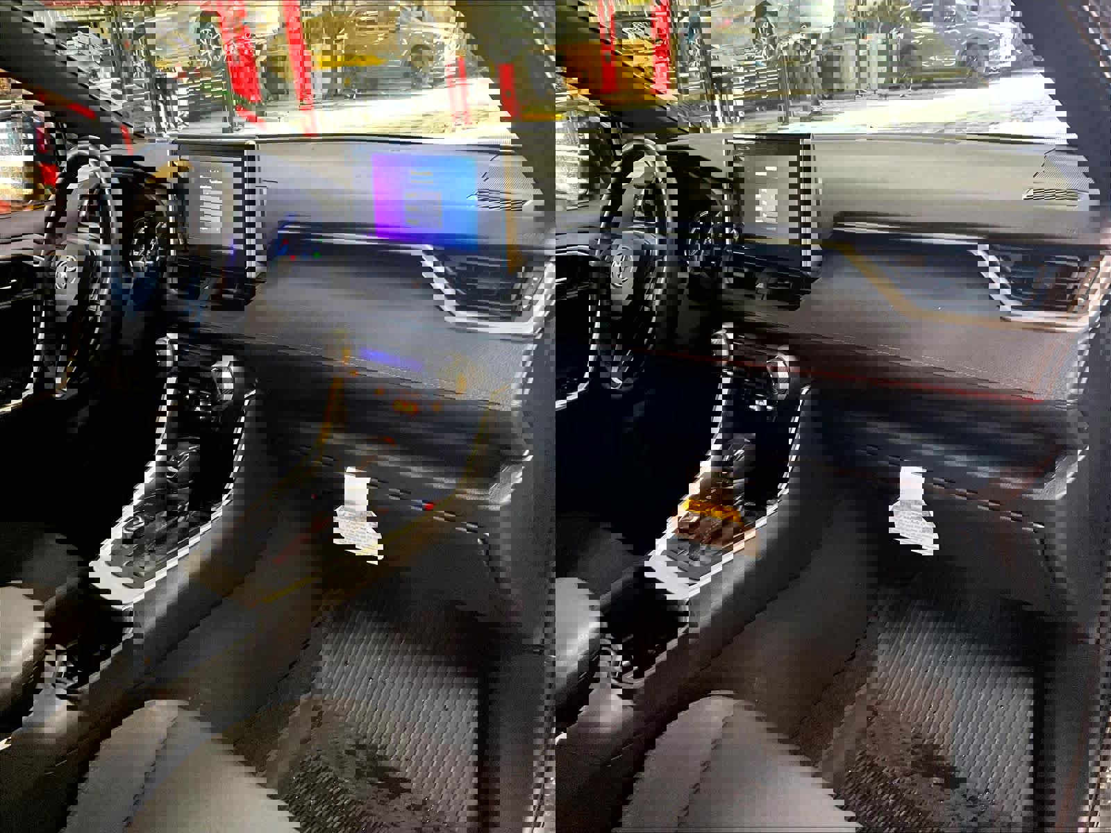 Used 2023 Toyota RAV4 SE image 14