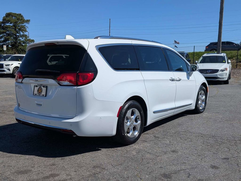 Used 2018 Chrysler Pacifica Limited w/ Advanced Safetytec Group FWD image 5