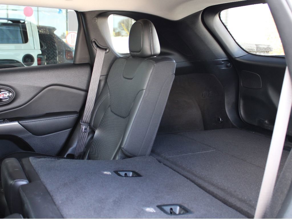 Used 2019 Jeep Cherokee Limited w/ Luxury Group image 29