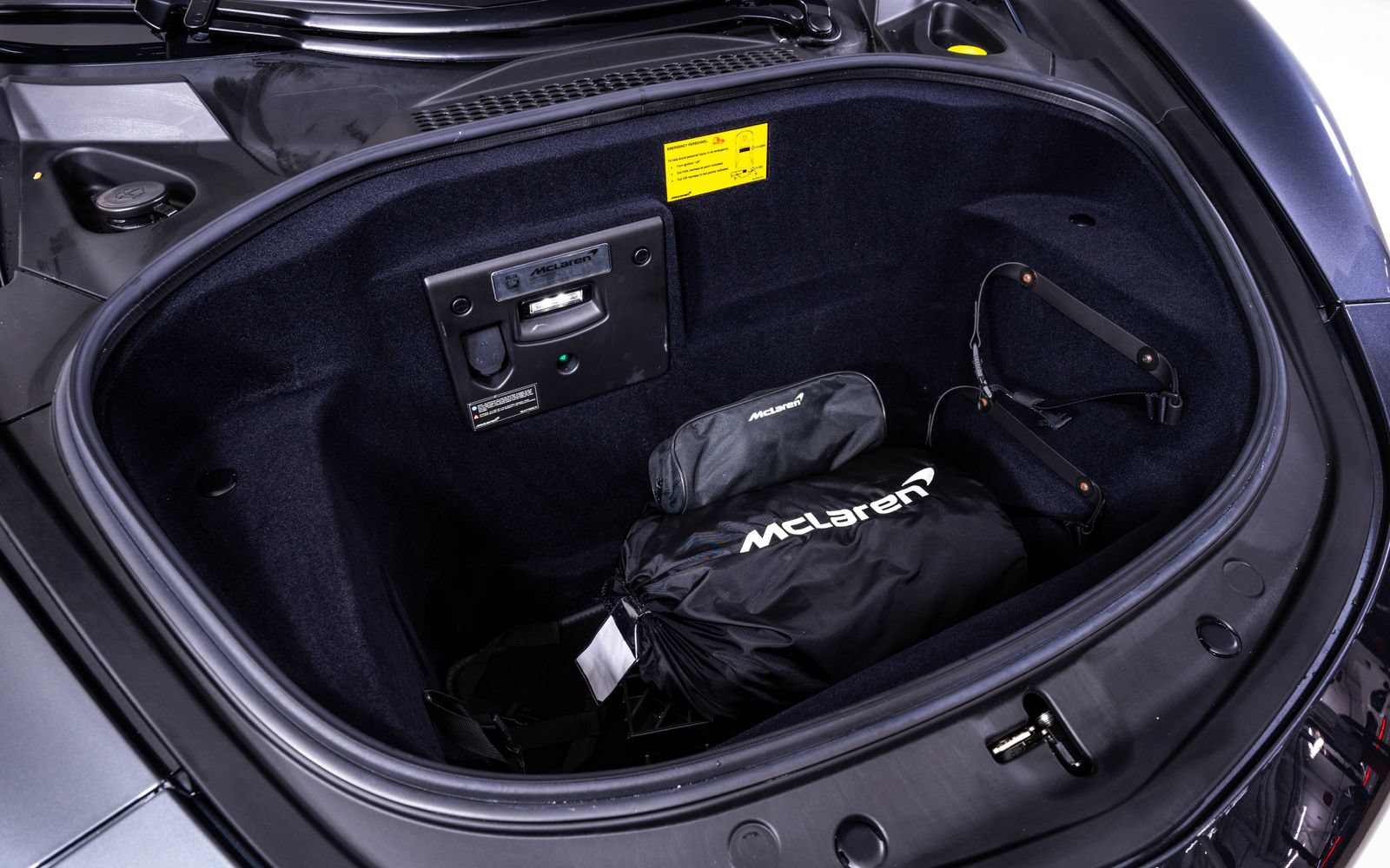 Used 2025 McLaren Artura RWD image 24