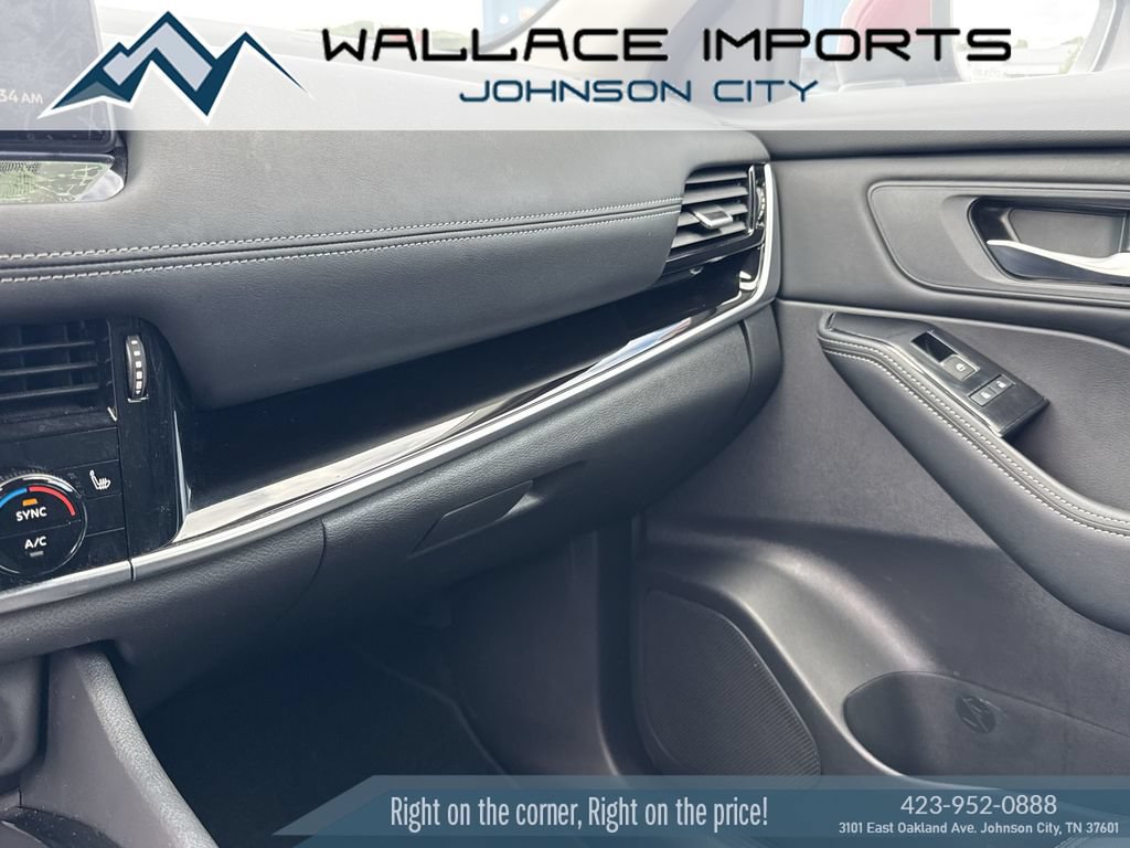 Used 2025 Nissan Rogue SL AWD/4WD image 19