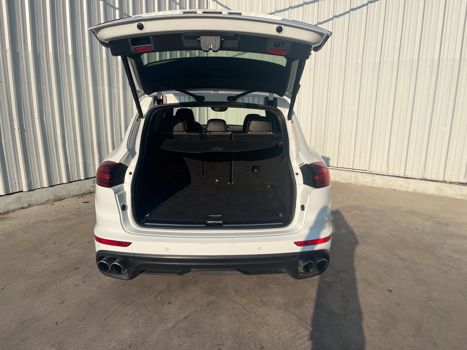 Used 2017 Porsche Cayenne S AWD/4WD image 8