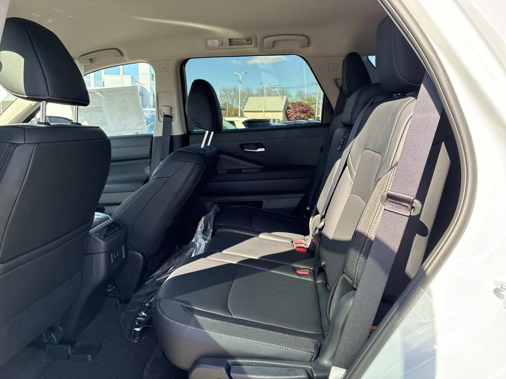 New 2026 Nissan Pathfinder SL AWD/4WD image 7