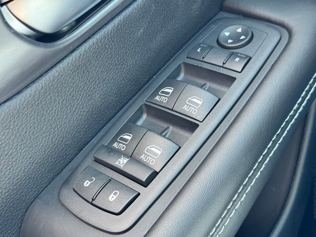 New 2026 Chrysler Pacifica Select image 27