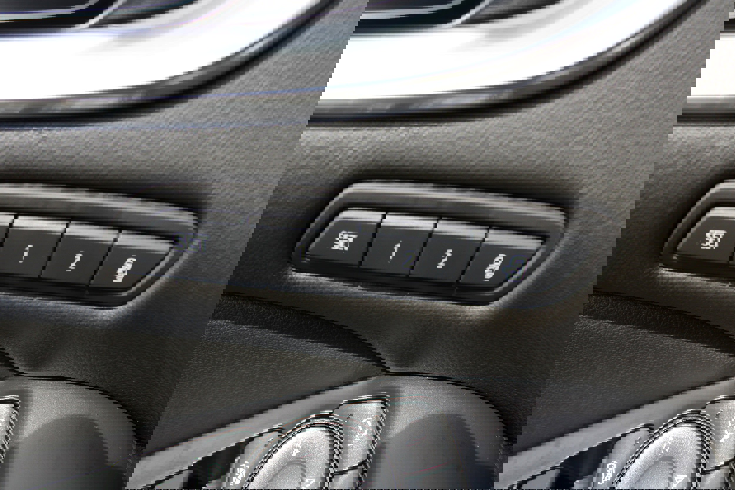 Used 2022 Buick Enclave Avenir w/ Avenir Technology Package image 22