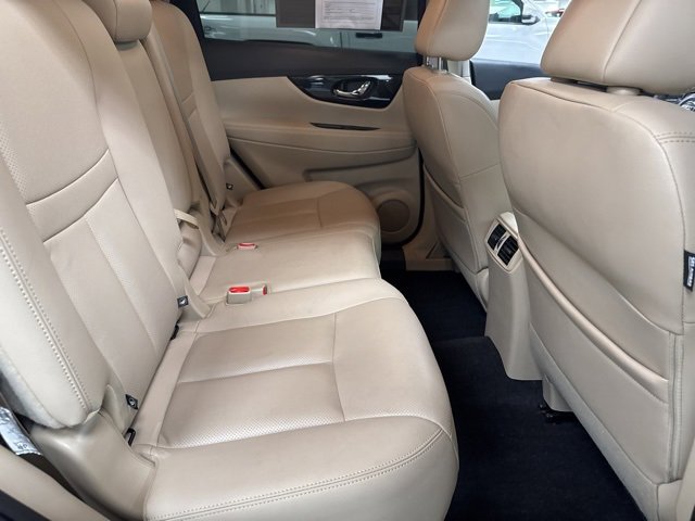 Used 2019 Nissan Rogue SL w/ Premium Package image 13