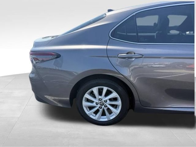 Used 2023 Toyota Camry LE w/ Convenience Package FWD image 4