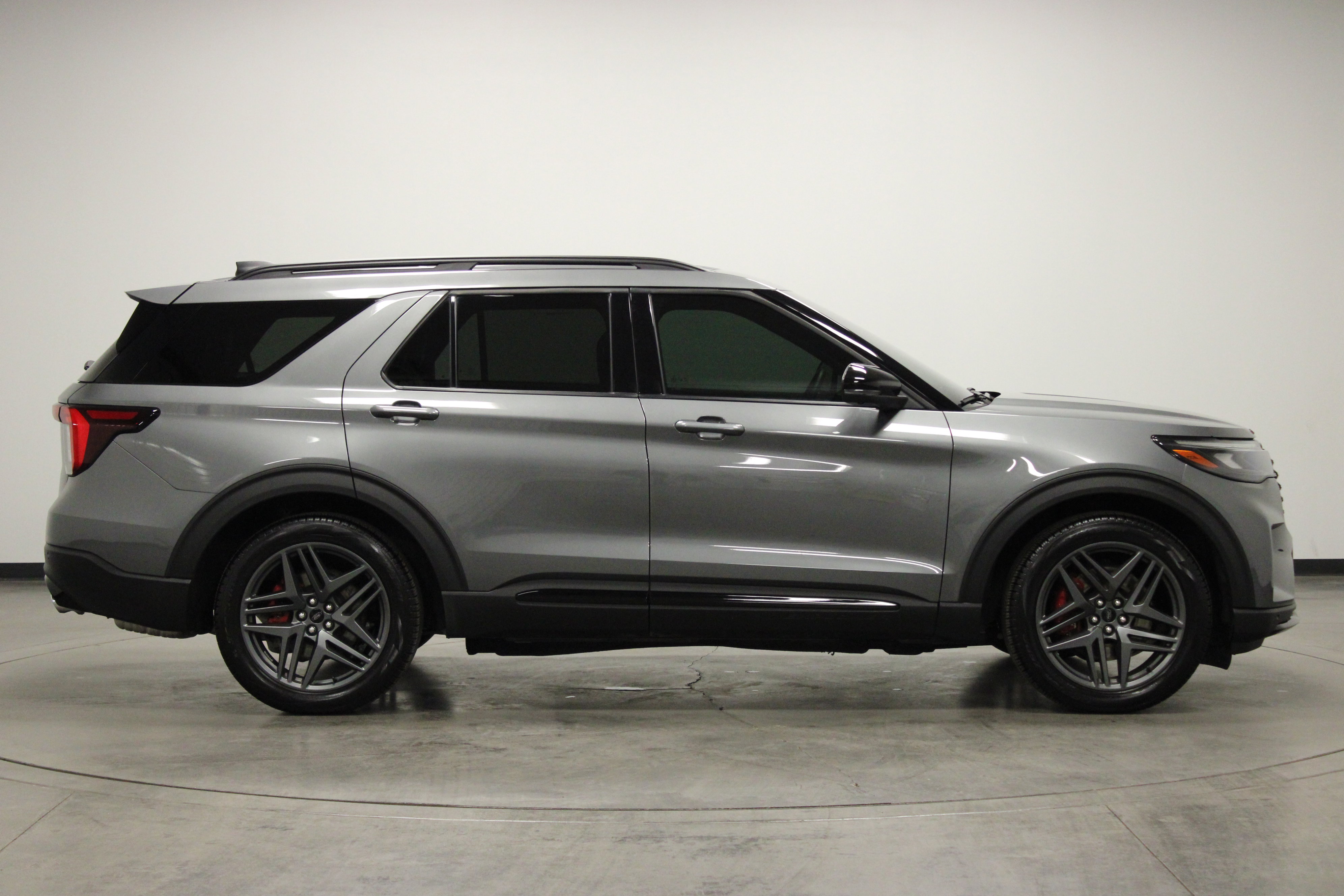 Used 2025 Ford Explorer ST image 9