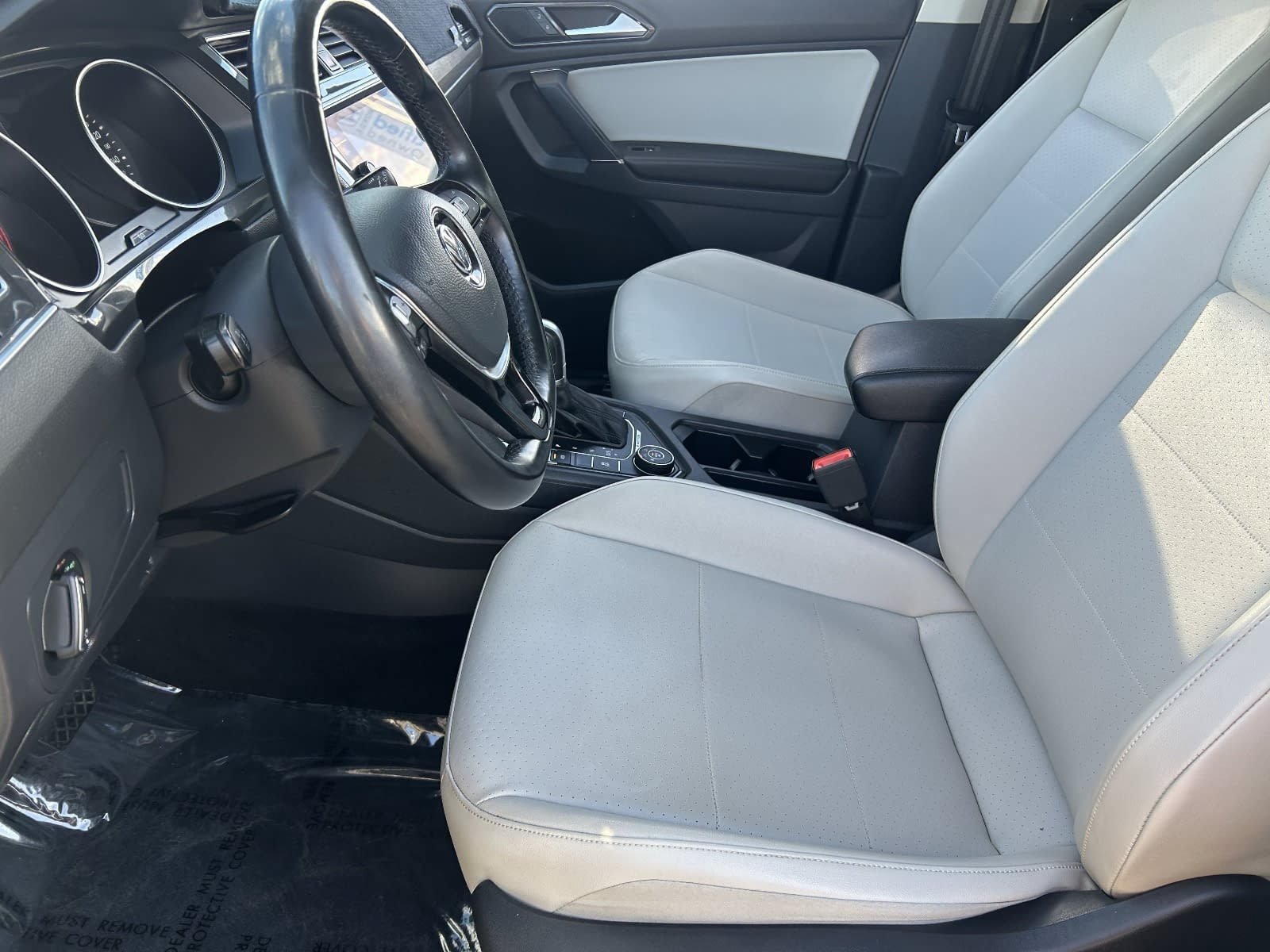 Used 2018 Volkswagen Tiguan SE AWD/4WD image 22