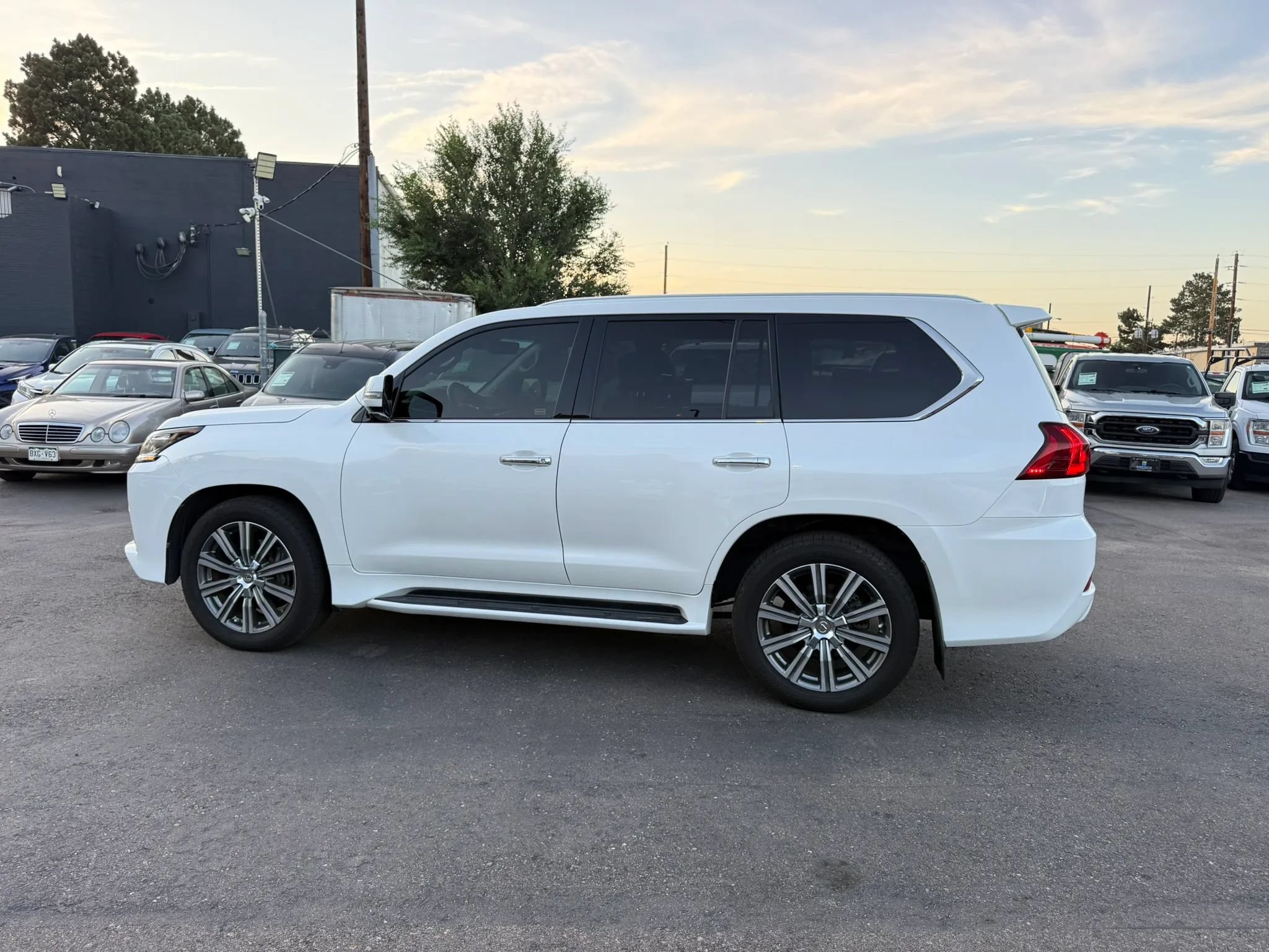 Used 2017 Lexus LX 570 4WD image 4