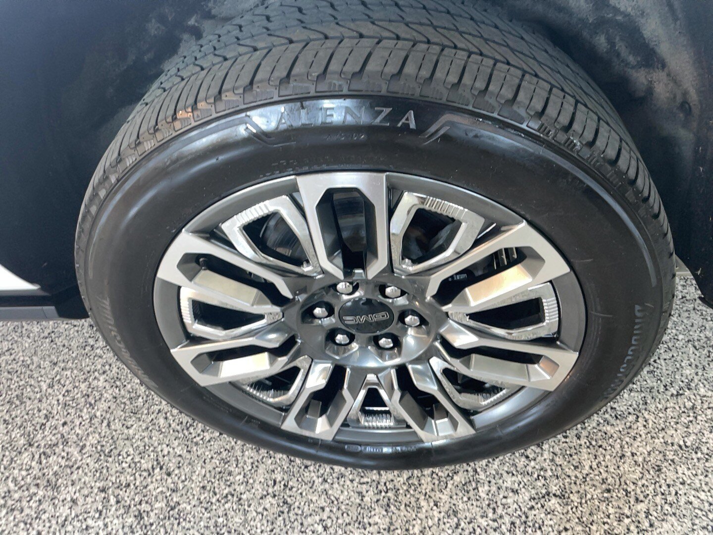 Used 2024 GMC Yukon XL Denali Ultimate AWD/4WD image 5