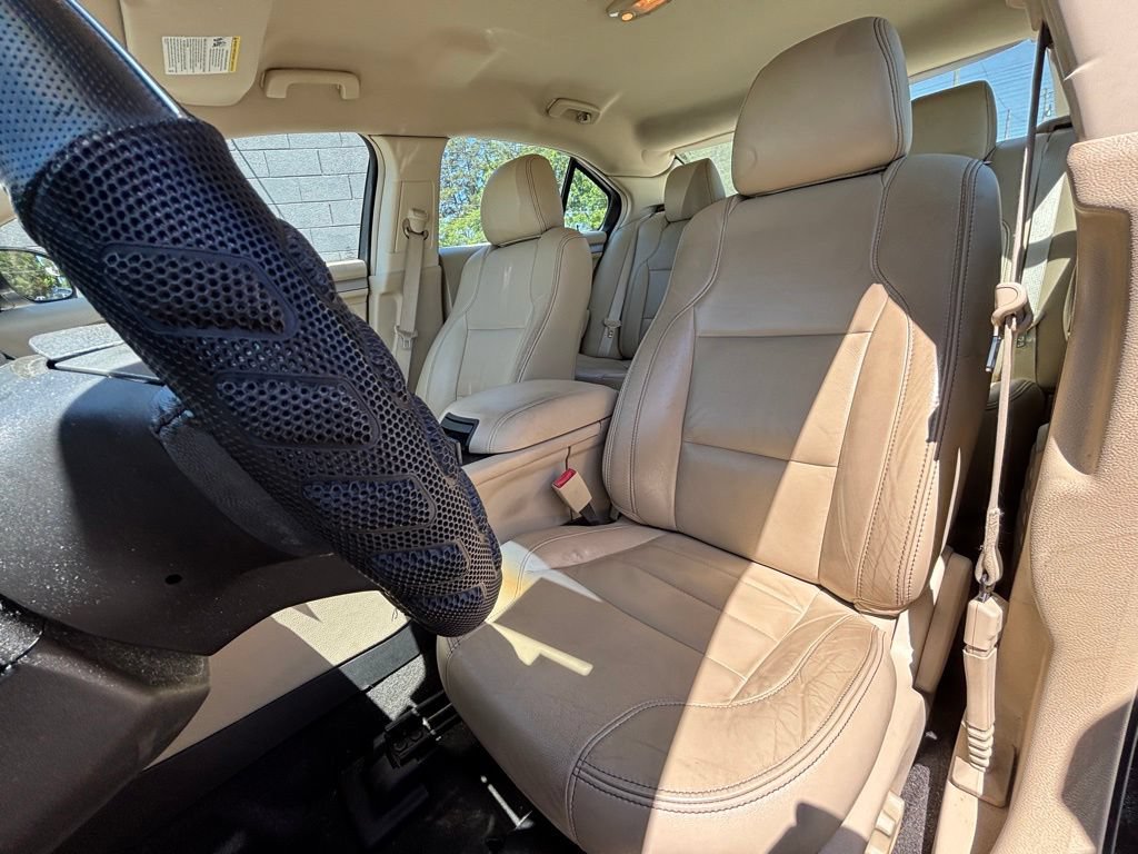 Used 2016 Ford Taurus SEL FWD image 14