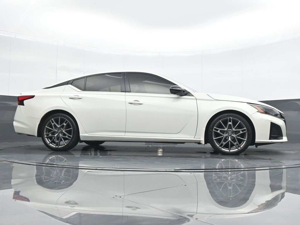 Used 2023 Nissan Altima 2.0 SR image 22