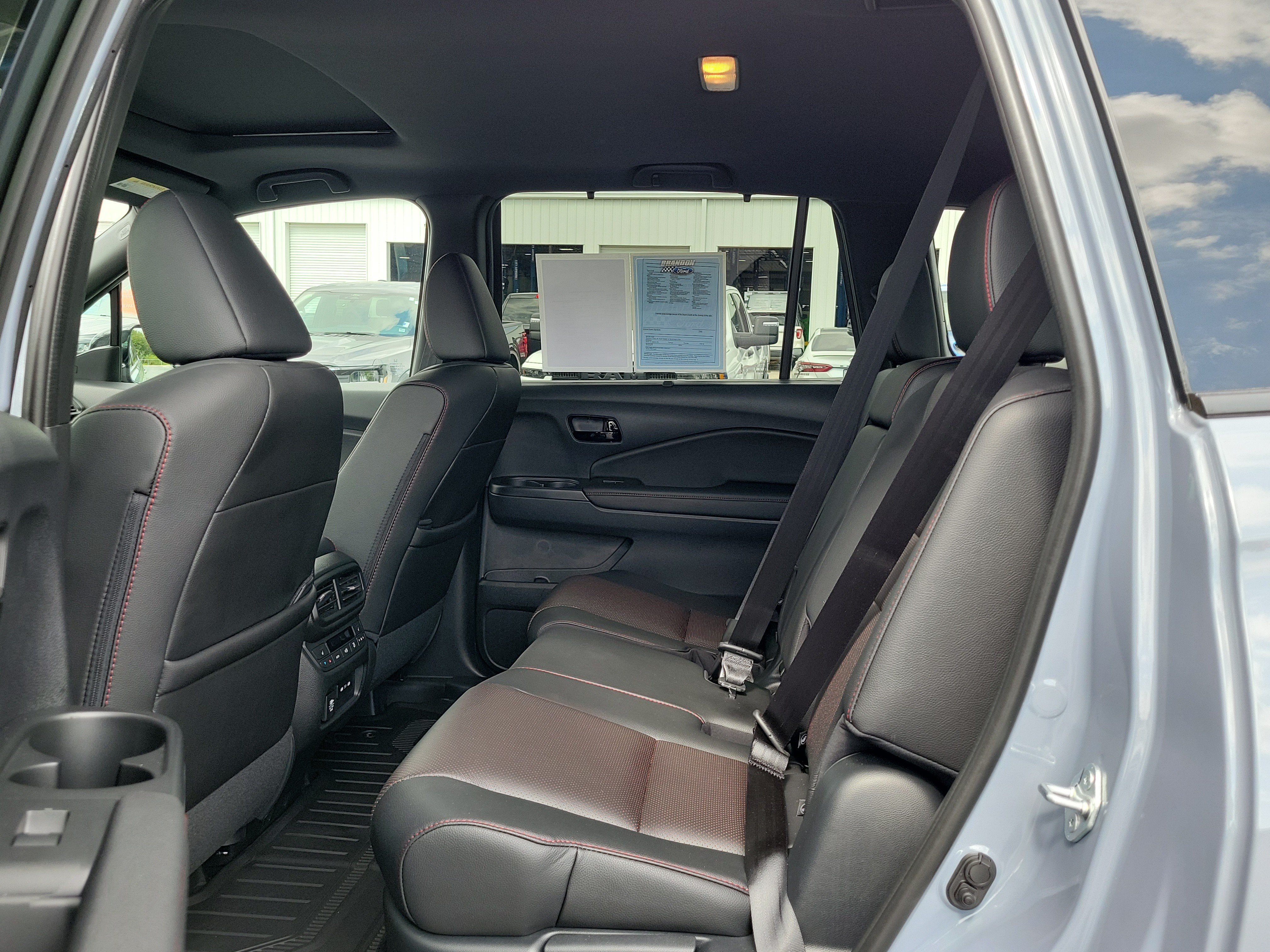 Used 2024 Honda Passport Black Edition image 13