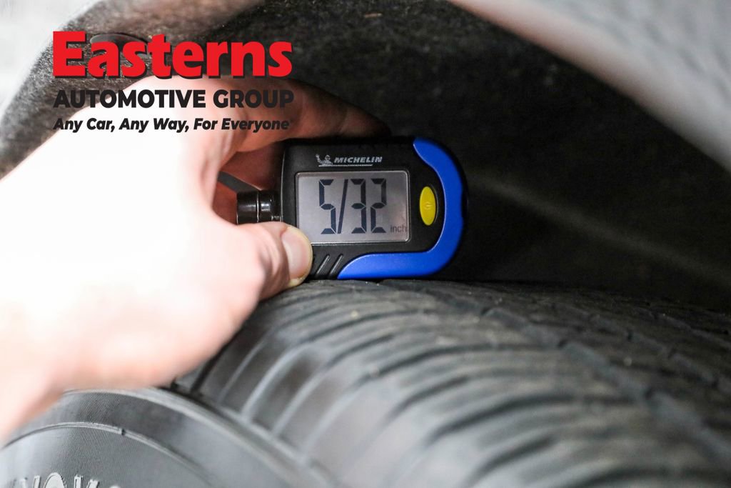 Used 2024 Chrysler Voyager LX image 27