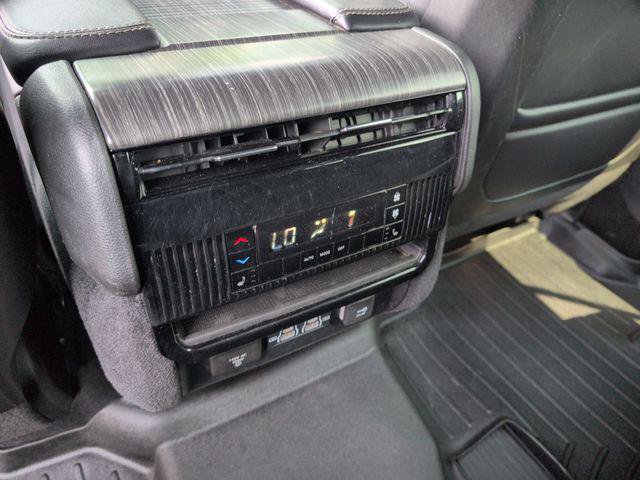 Certified 2023 Jeep Wagoneer Series III w/ Preferred Equipment Group AWD/4WD image 17