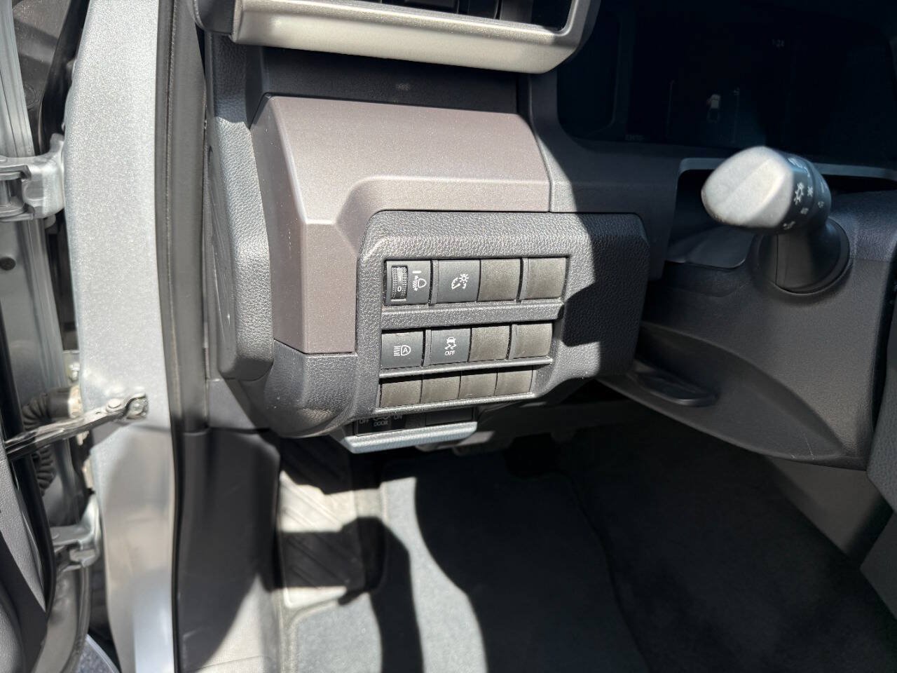 Used 2025 Toyota Tacoma SR5 AWD/4WD image 23