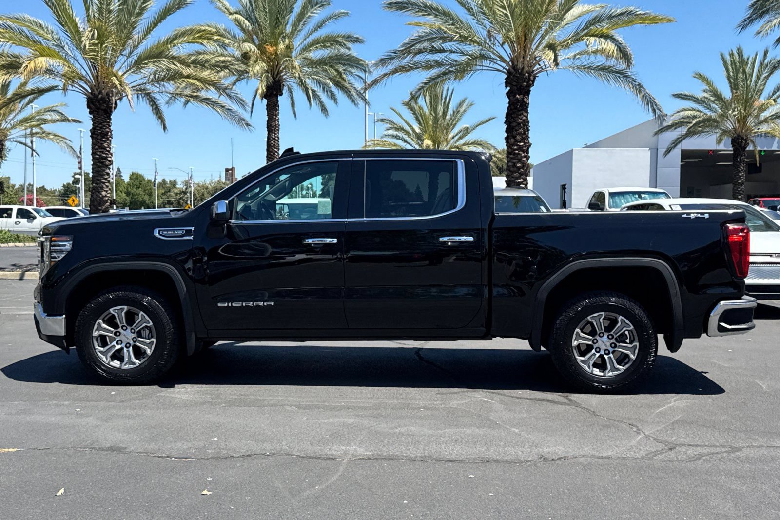 Certified 2025 GMC Sierra 1500 SLT AWD/4WD image 6