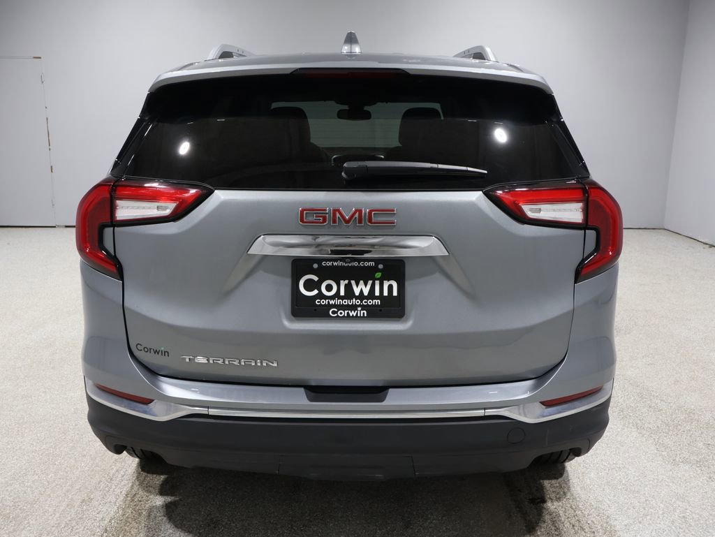 Used 2024 GMC Terrain SLT image 3