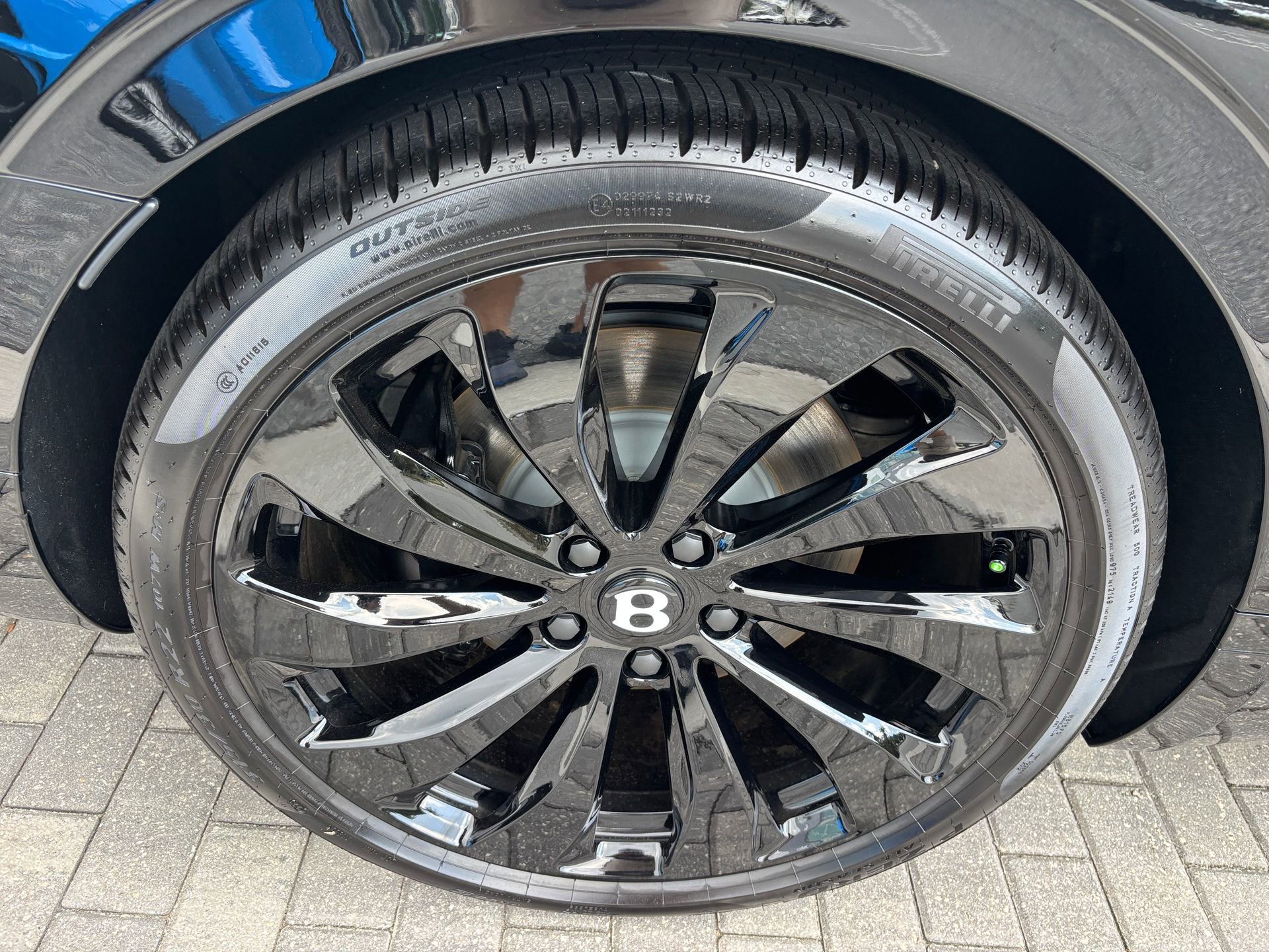New 2025 Bentley Flying Spur Plug-In Hybrid image 30