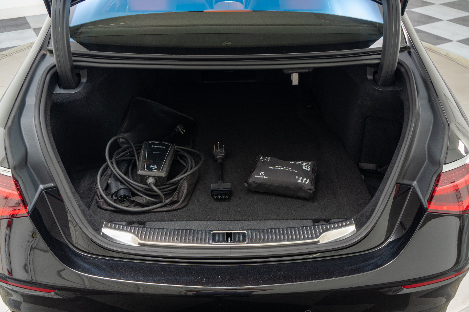 Used 2025 Mercedes-Benz S 580e 4MATIC Sedan image 19