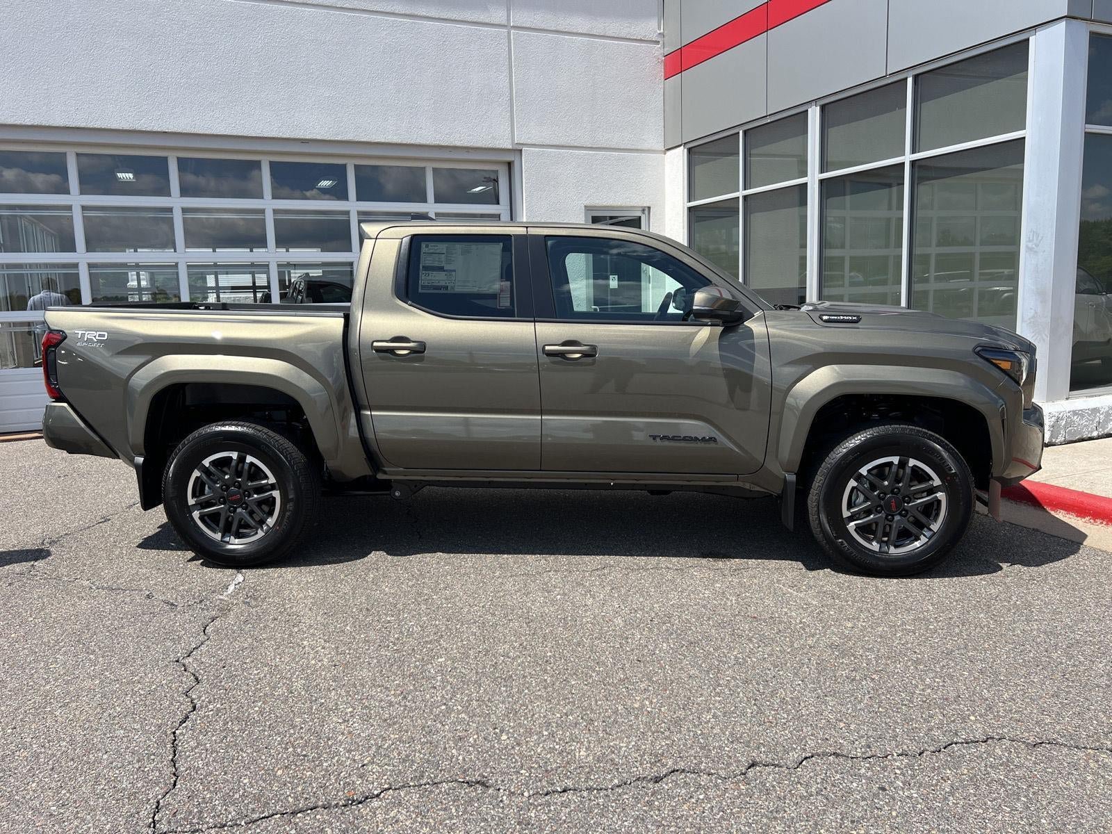 Used 2026 Toyota Tacoma TRD Sport w/ TRD Sport Upgrade Package AWD/4WD image 14