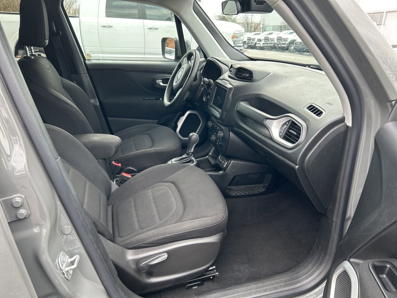 Used 2019 Jeep Renegade Latitude image 17