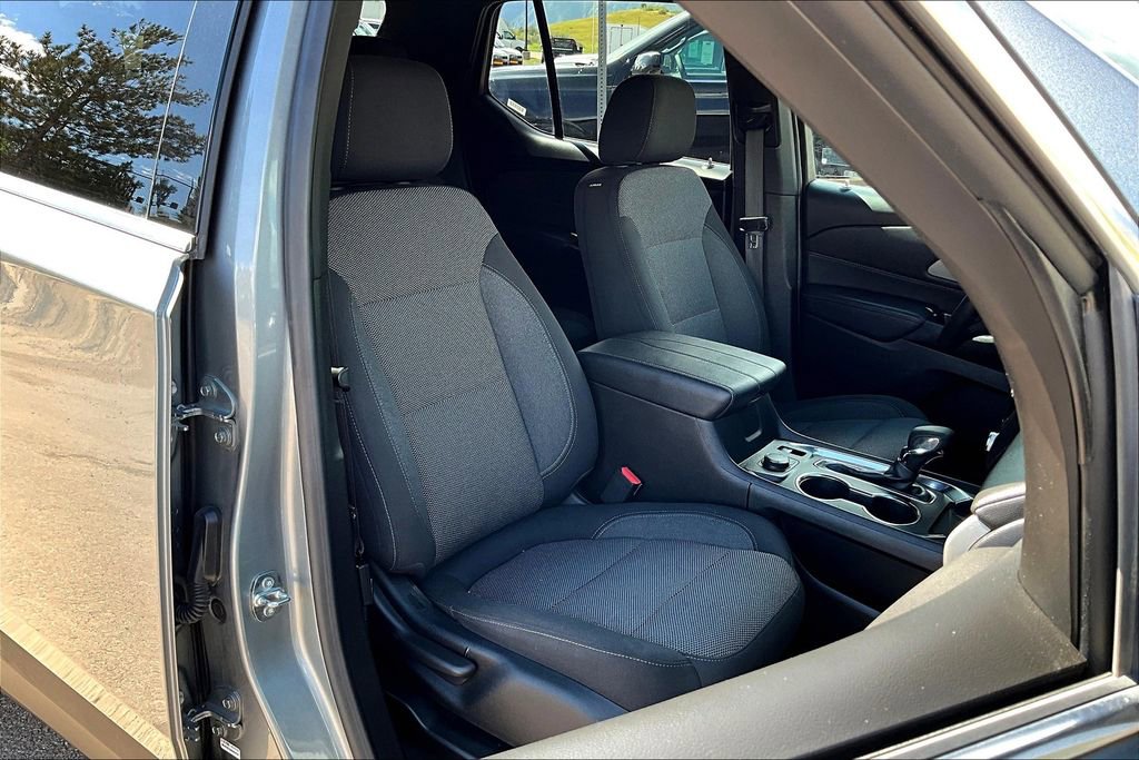 Used 2023 Chevrolet Traverse LT image 8