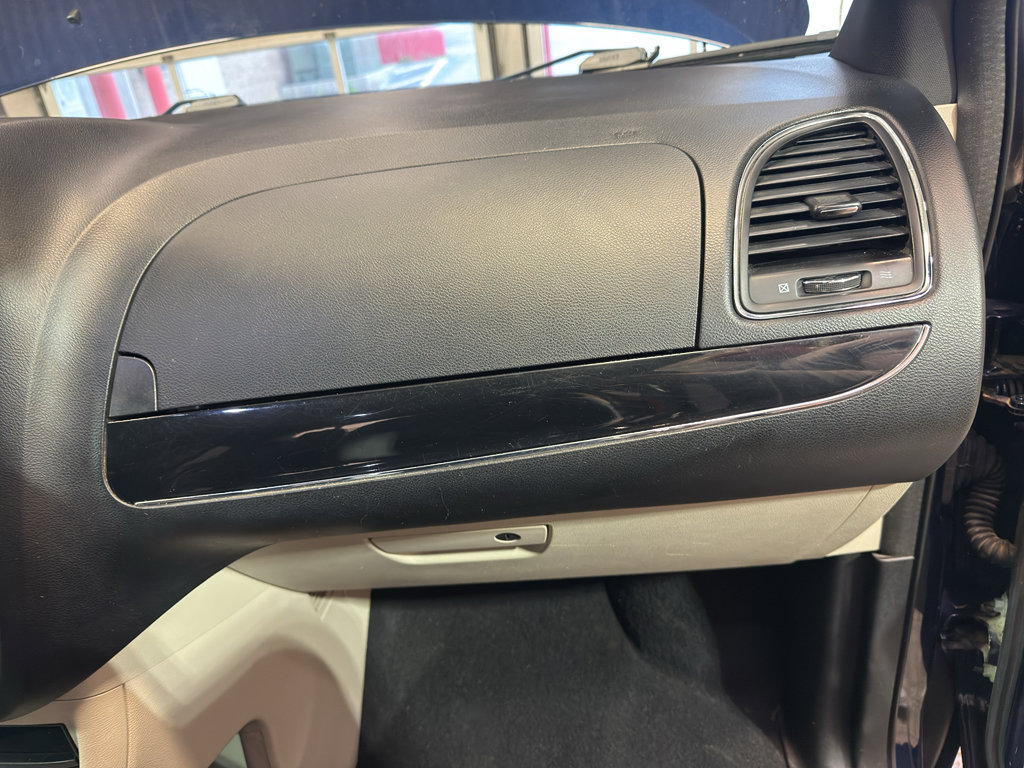 Used 2017 Dodge Grand Caravan SXT FWD image 21