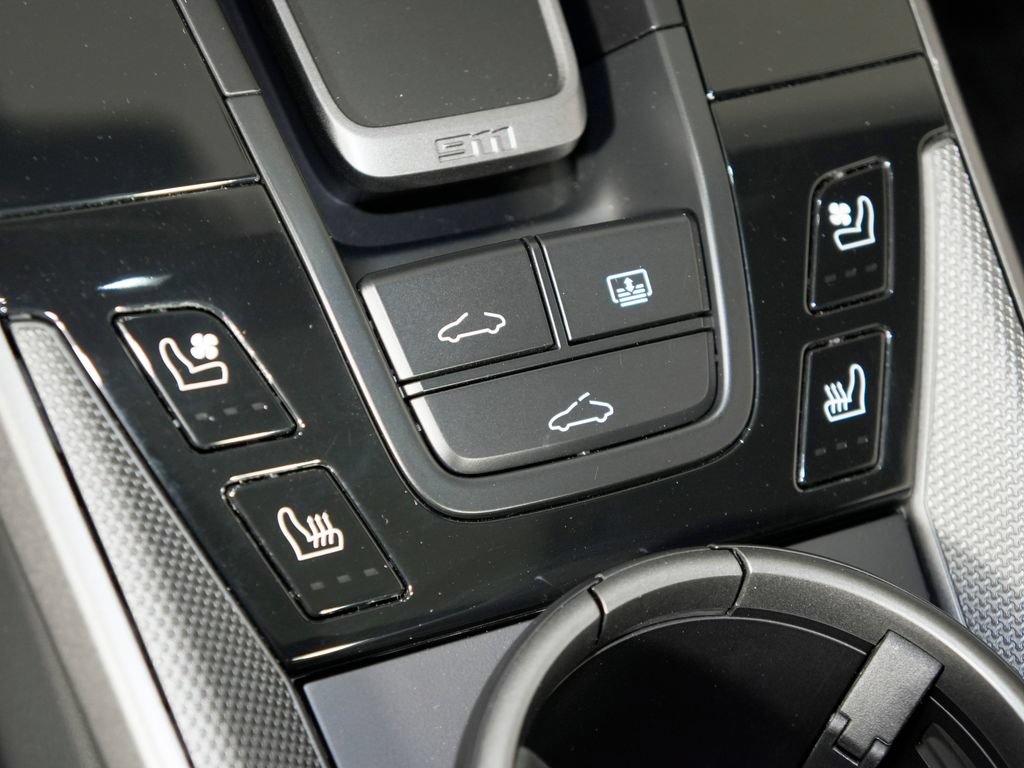 Certified 2024 Porsche 911 Carrera 4 AWD/4WD image 35