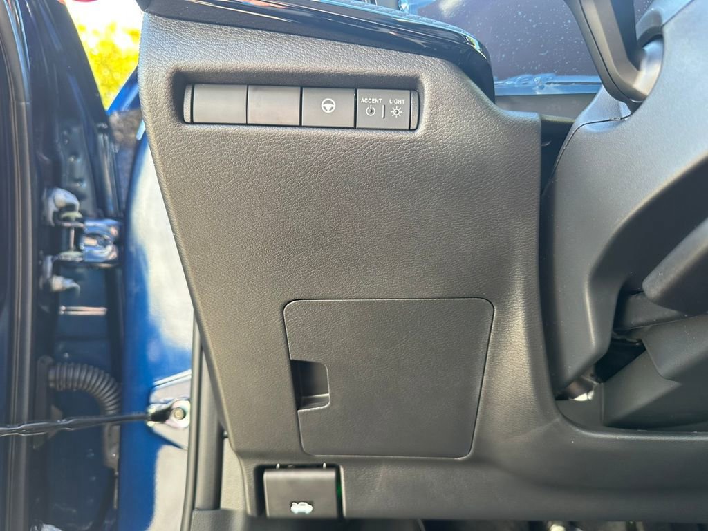 New 2026 Nissan Kicks SR w/ Illumination Package image 15