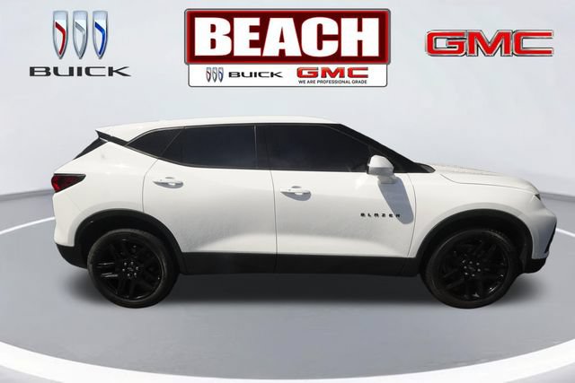 Used 2021 Chevrolet Blazer LT w/ LPO, Black Accent Package FWD image 2