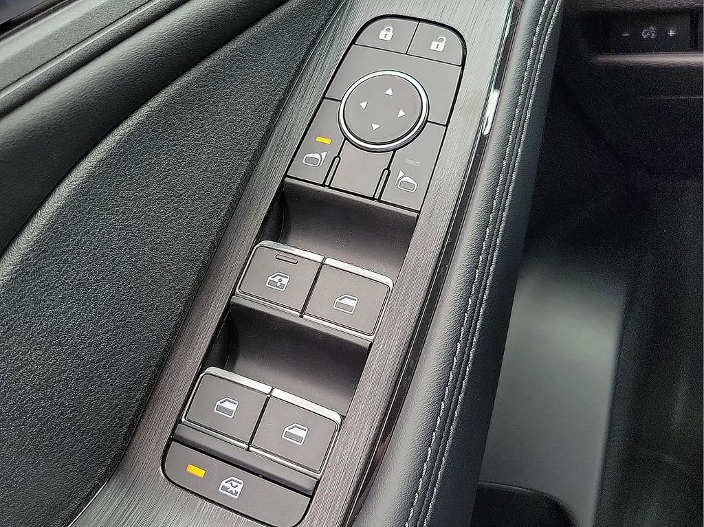 Used 2025 Nissan Rogue SL image 13