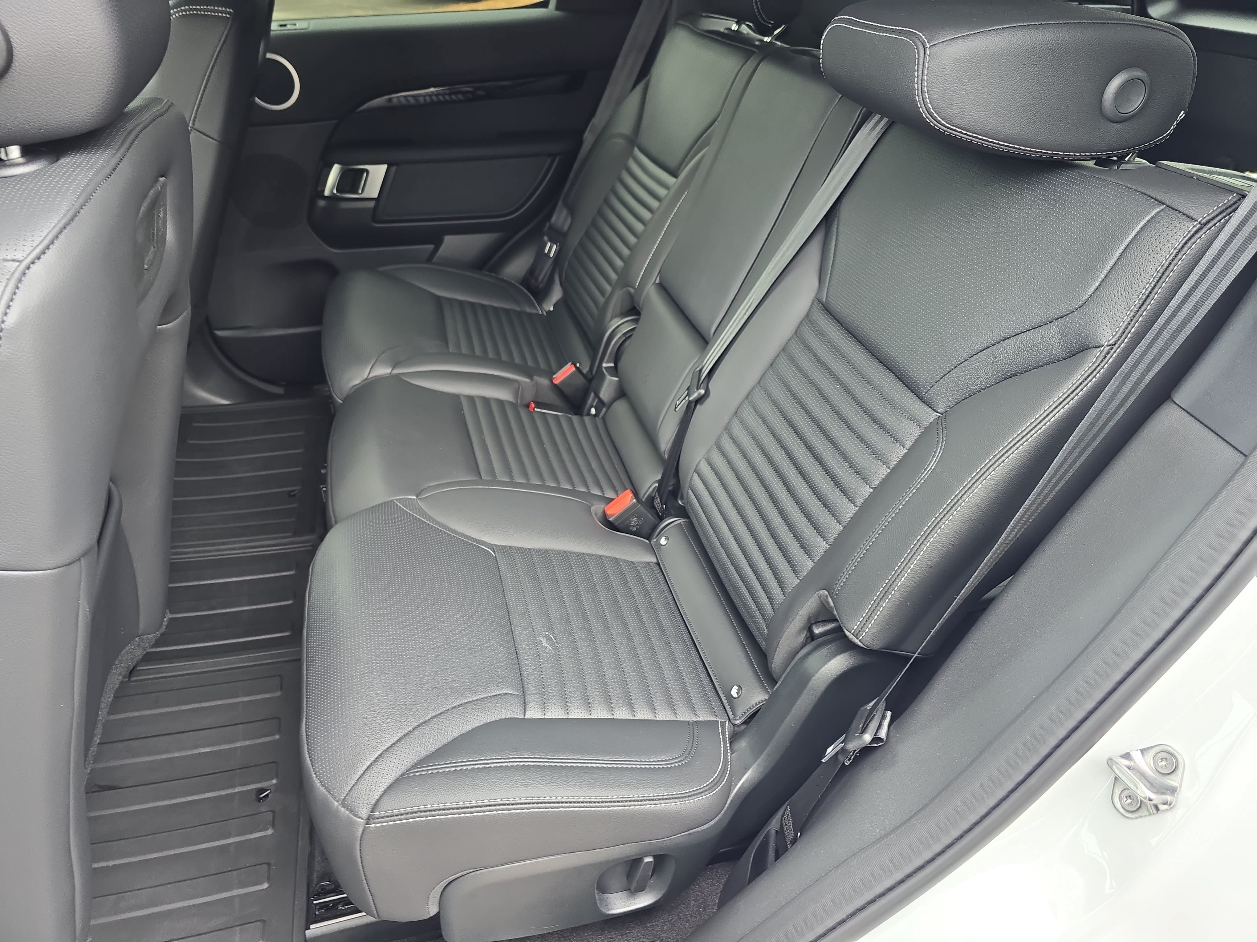 Certified 2025 Land Rover Discovery S AWD/4WD image 14