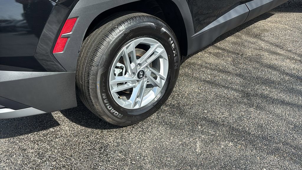 Used 2025 Hyundai Tucson SE image 8