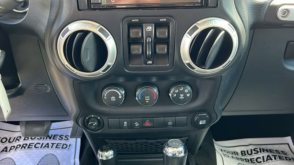 Used 2017 Jeep Wrangler Unlimited Sahara AWD/4WD image 21