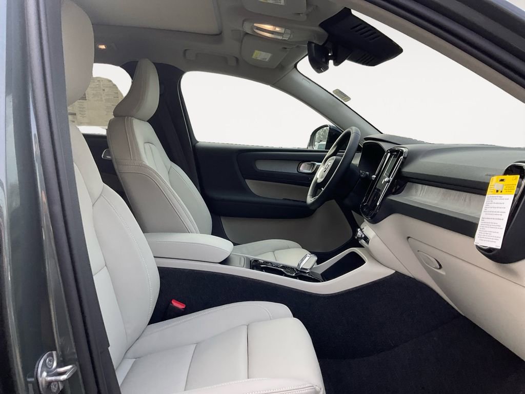 New 2026 Volvo XC40 B5 Plus w/ Protection Package Premier image 15