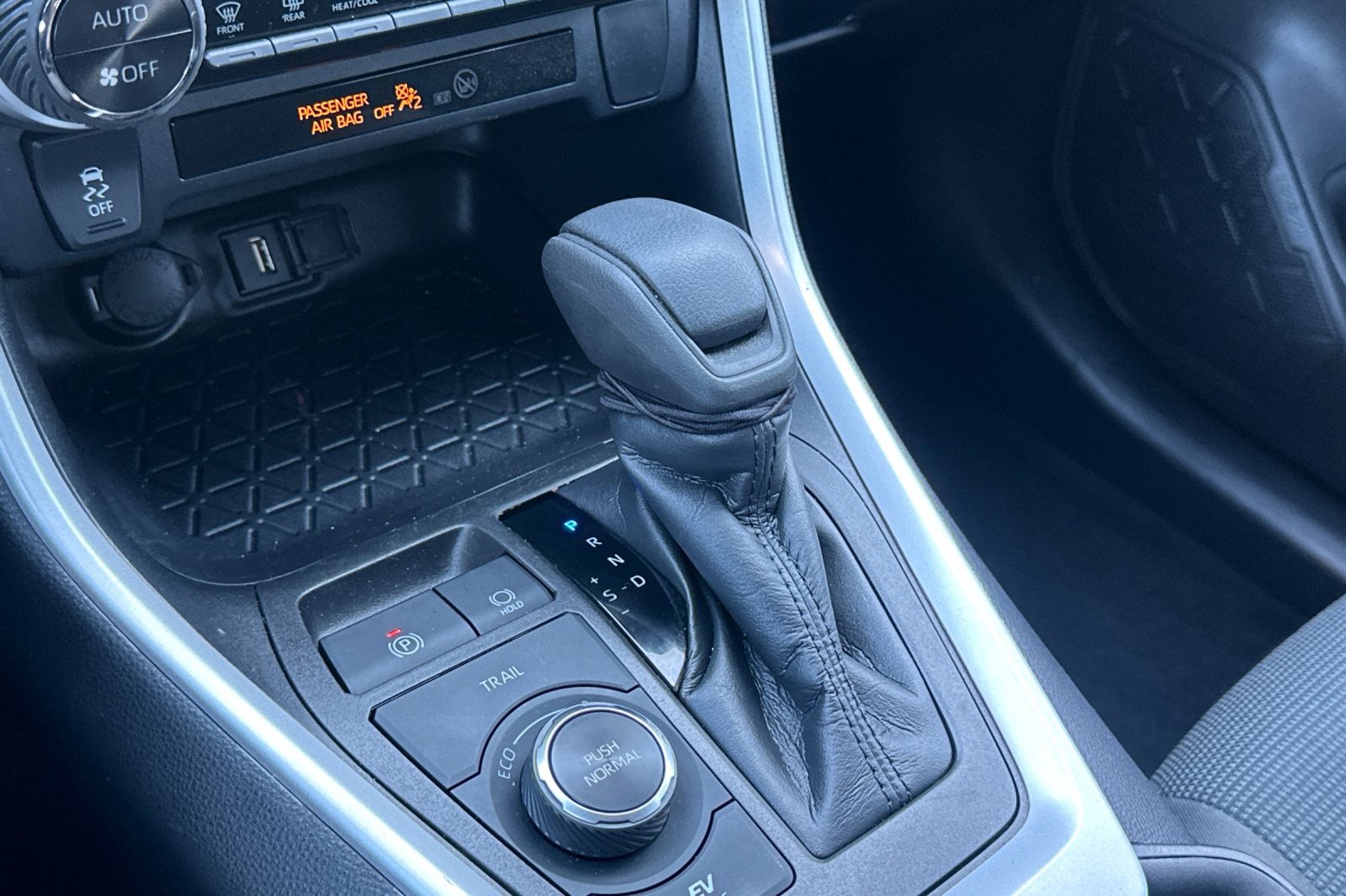 Used 2022 Toyota RAV4 LE image 33