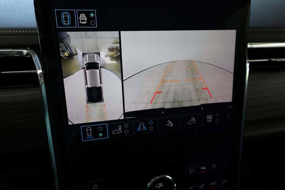Used 2025 GMC Sierra EV Denali AWD/4WD image 7
