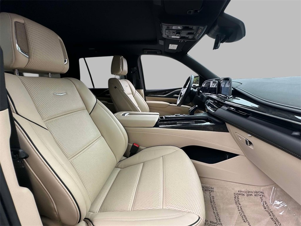 Used 2024 Cadillac Escalade Premium Luxury image 16