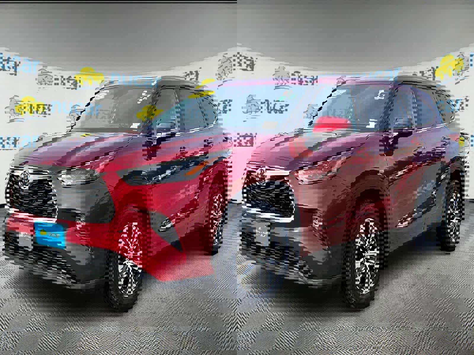 Used 2023 Toyota Highlander XLE image 3